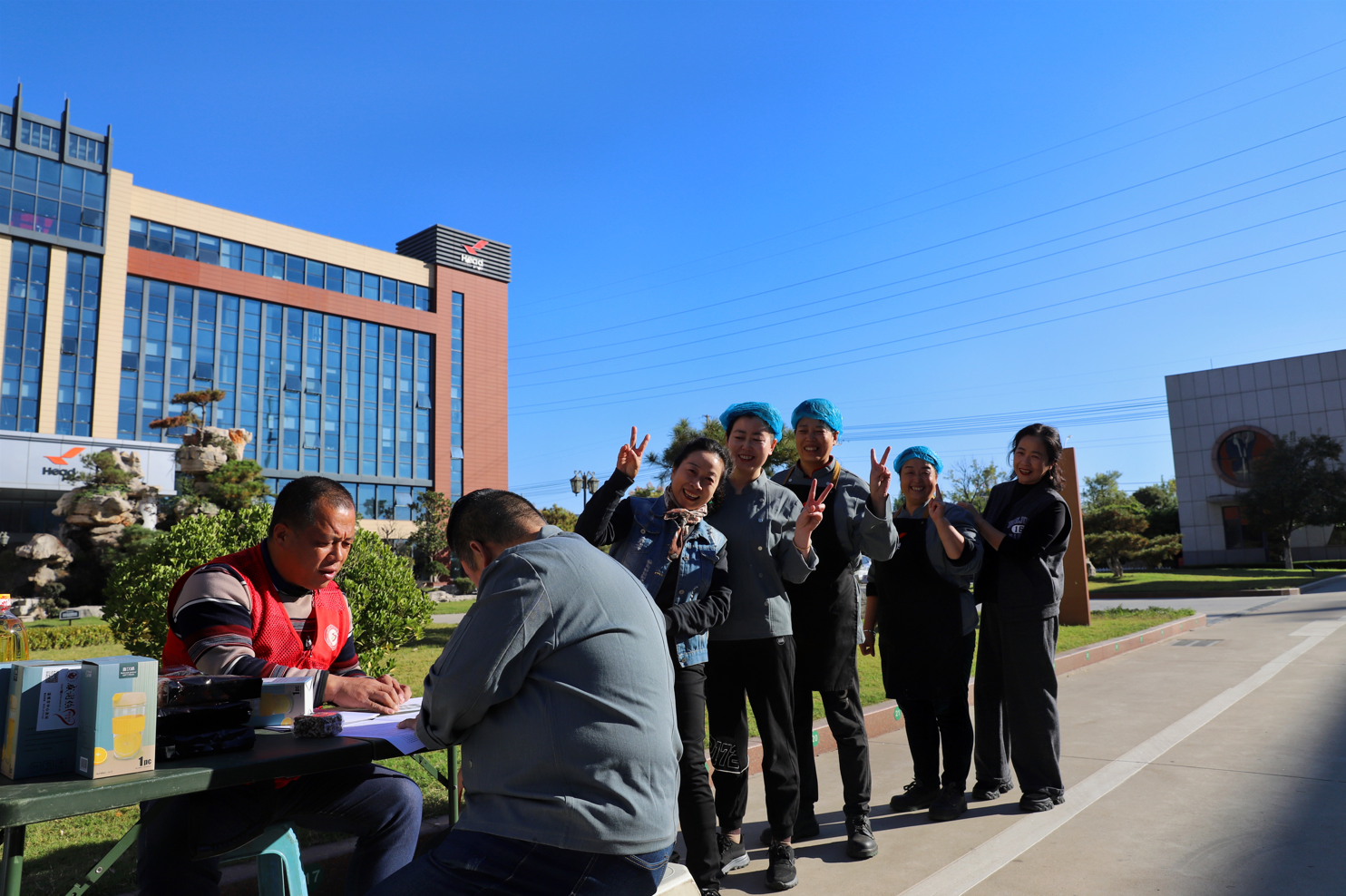 奉献青春热血 践行企业担当——hy3380cc海洋之神集团组织开展无偿献血活动